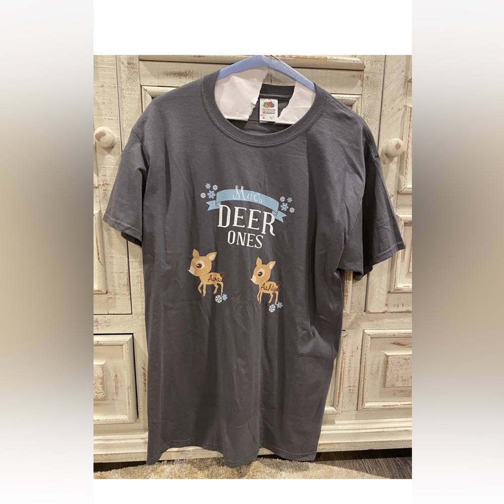 NEW w/o Tags
Super Fun
"Mae's Deer Ones" T-
Shirt